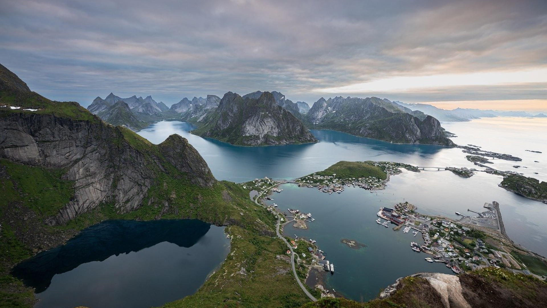 Voyagez au cœur des paysages nordiques lors d'une croisière dans les fjords norvégiens !