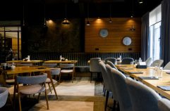 Que rechercher dans un restaurant gastronomique pour un dîner mémorable à Bordeaux ?